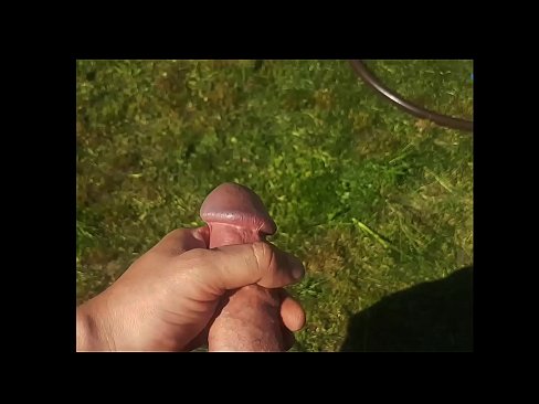 ❤️ Una guapa calenta es folla el seu cony rosa i es corre amb un esquitxat en un jardí d'estiu Porno al porno ca.image-kassir.ru ❤